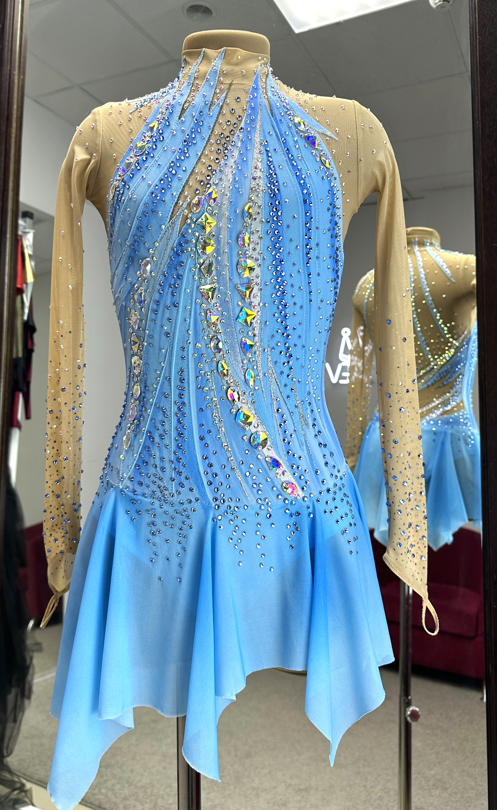 Платье для фигурного катания голубое "Путь воды" б/у- аренда, продажа