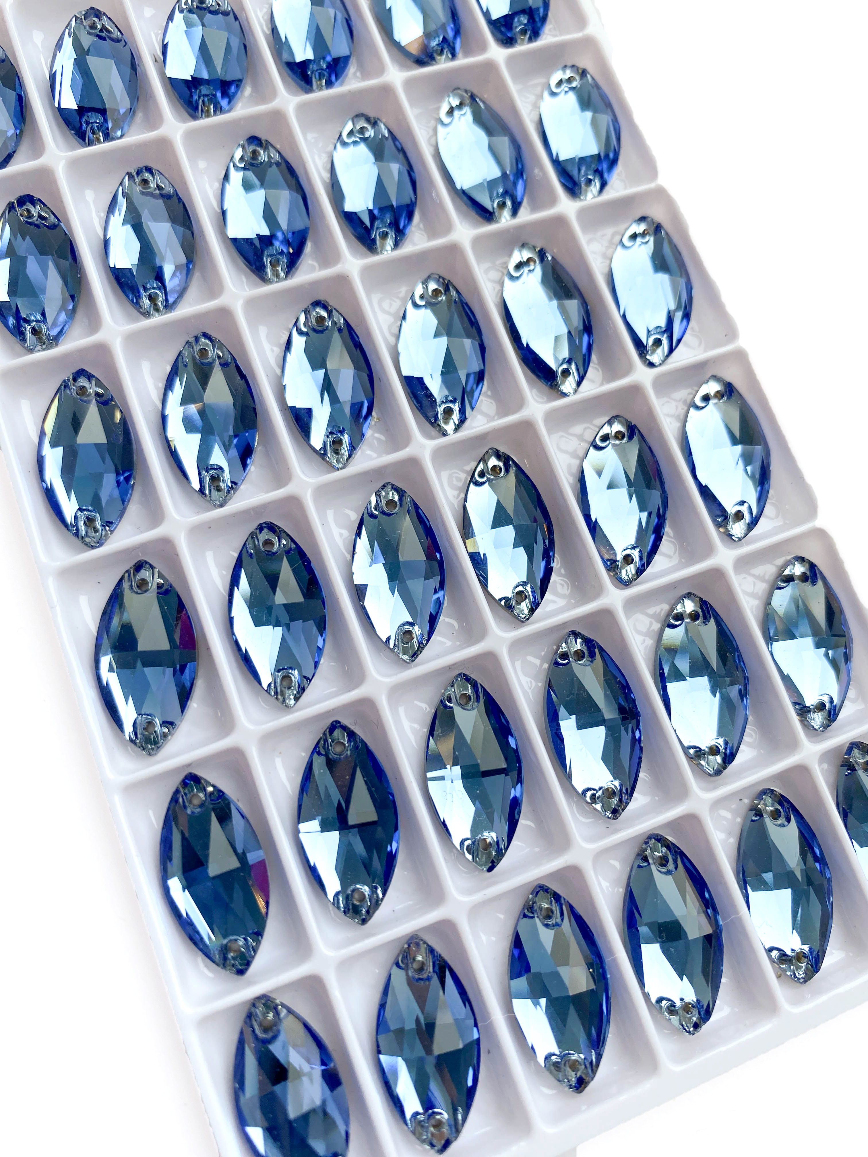 Стразы пришивные Nevette Sapphire 9*18 мм сине-голубые челнок, лодочка, глаз 12 шт