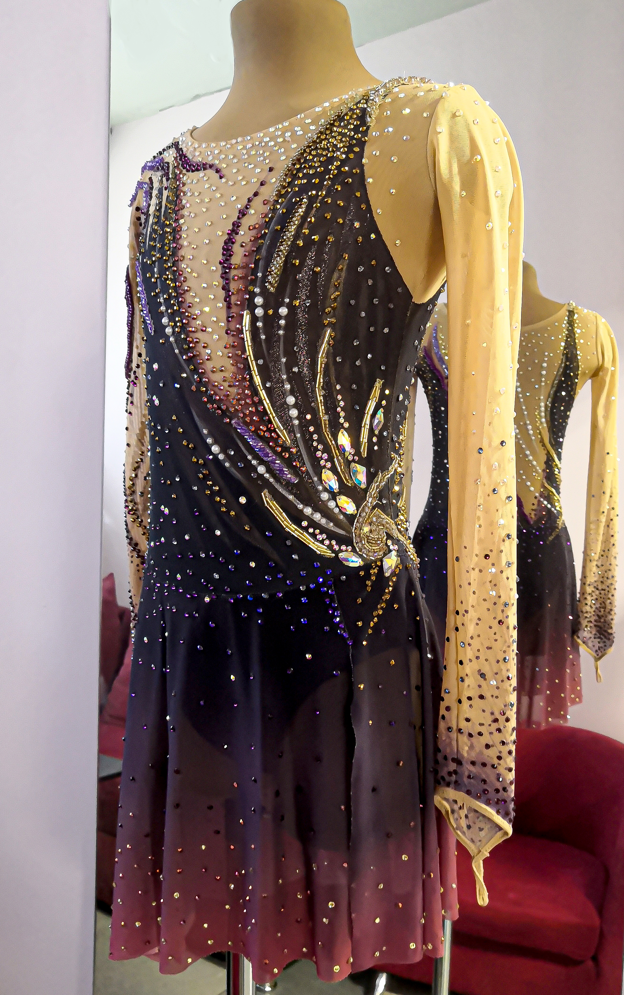Платье для фигурного катания сиреневое с золотой кометой б/у- аренда, продажа